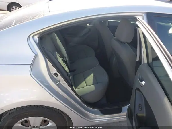 3KPFK4A74JE193592 2018 KIA FORTE - Image 8