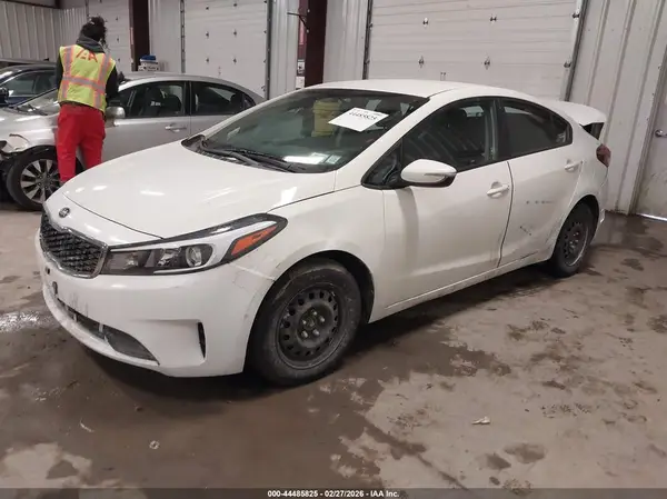 3KPFK4A74JE193866 2018 KIA FORTE - Image 2