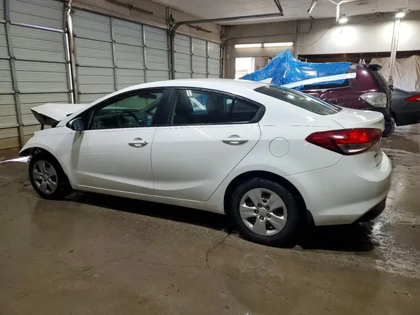 3KPFK4A74JE196119 2018 KIA FORTE - Image 2