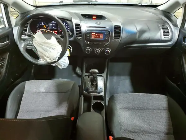 3KPFK4A74JE196119 2018 KIA FORTE - Image 8