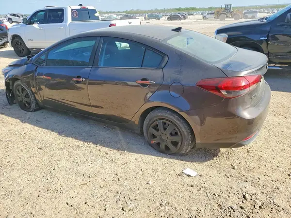 3KPFK4A74JE197254 2018 KIA FORTE - Image 2