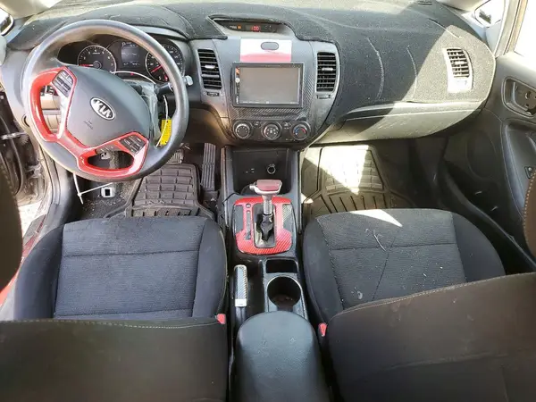 3KPFK4A74JE197254 2018 KIA FORTE - Image 8