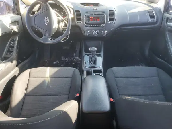 3KPFK4A74JE197562 2018 KIA FORTE - Image 8