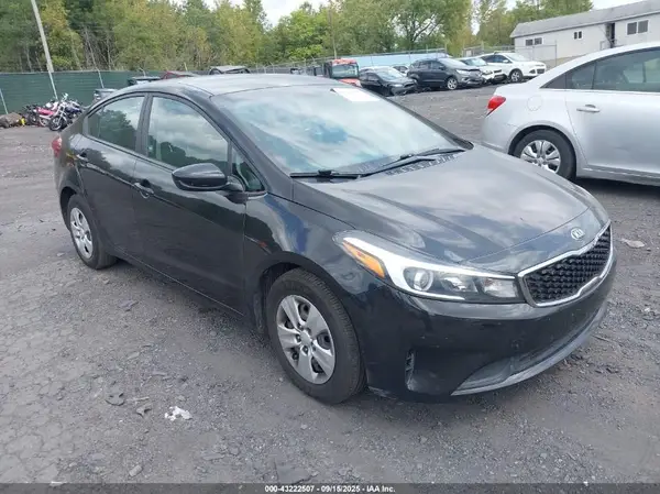3KPFK4A74JE197755 2018 KIA FORTE - Image 1