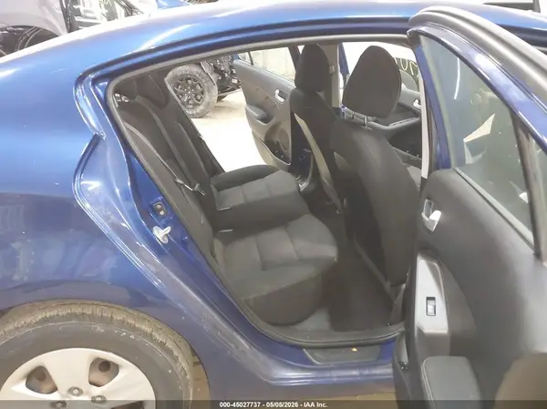 3KPFK4A74JE203022 2018 KIA FORTE - Image 8