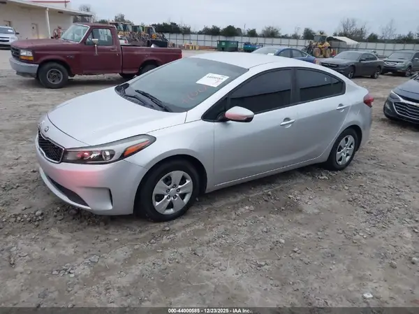 3KPFK4A74JE203862 2018 KIA FORTE - Image 2