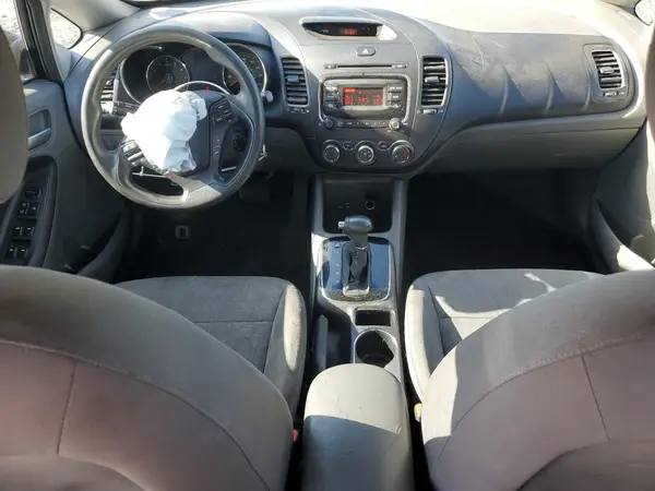 3KPFK4A74JE204154 2018 KIA FORTE - Image 8