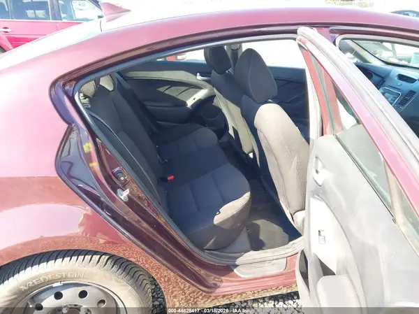3KPFK4A74JE208334 2018 KIA FORTE - Image 8