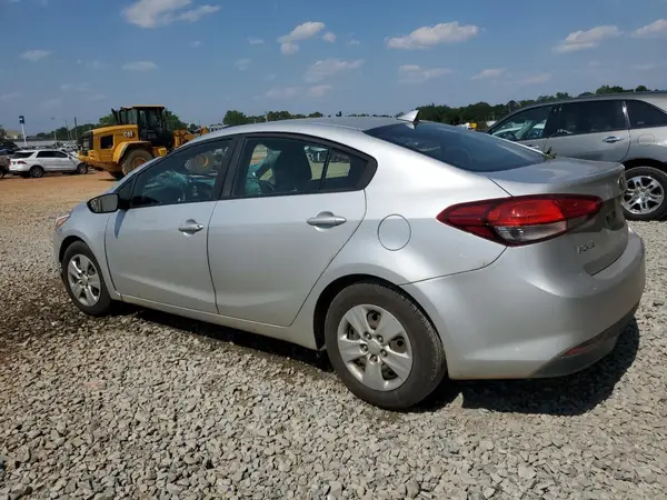 3KPFK4A74JE209712 2018 KIA FORTE - Image 2