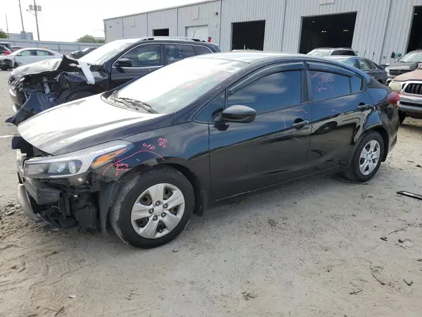 3KPFK4A74JE210178 2018 KIA FORTE - Image 1