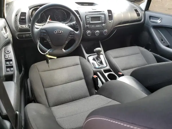 3KPFK4A74JE210178 2018 KIA FORTE - Image 8