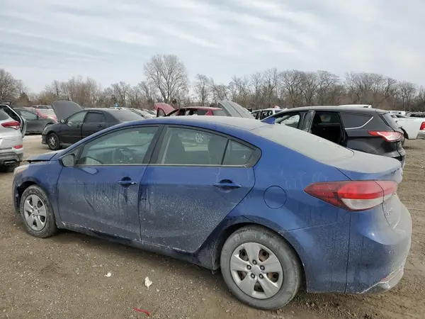 3KPFK4A74JE210469 2018 KIA FORTE - Image 2