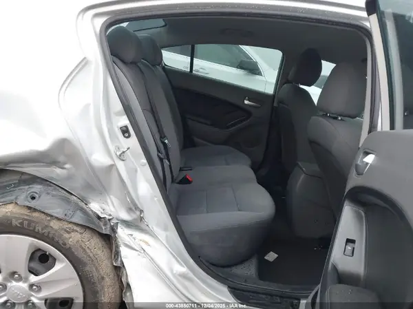 3KPFK4A74JE211217 2018 KIA FORTE - Image 8
