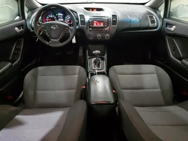 3KPFK4A74JE212299 2018 KIA FORTE - Image 8