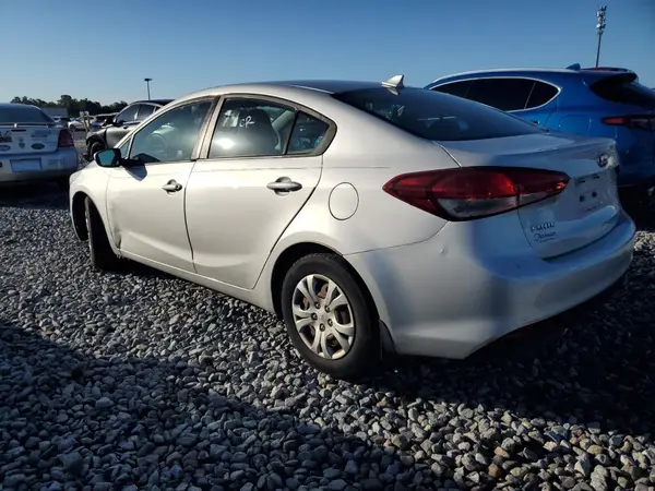 3KPFK4A74JE213341 2018 KIA FORTE - Image 2