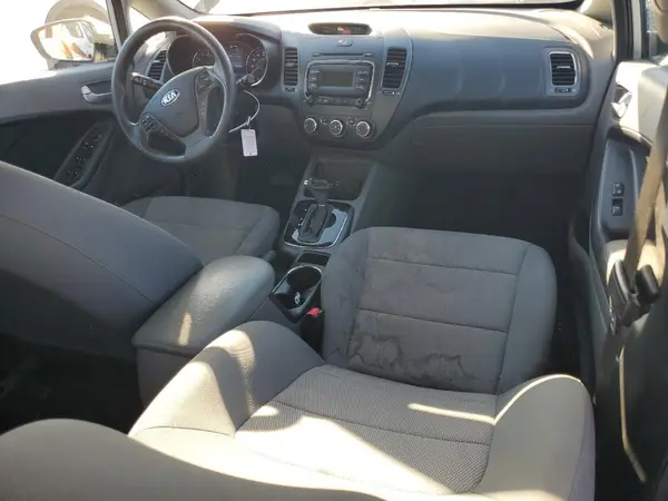 3KPFK4A74JE213341 2018 KIA FORTE - Image 8