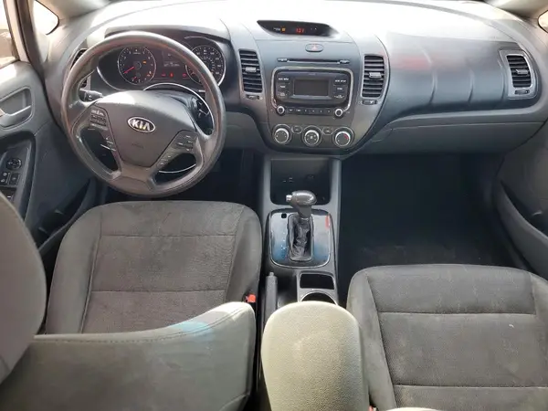 3KPFK4A74JE213985 2018 KIA FORTE - Image 8