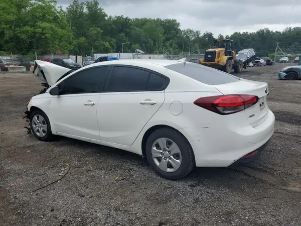 3KPFK4A74JE214117 2018 KIA FORTE - Image 2