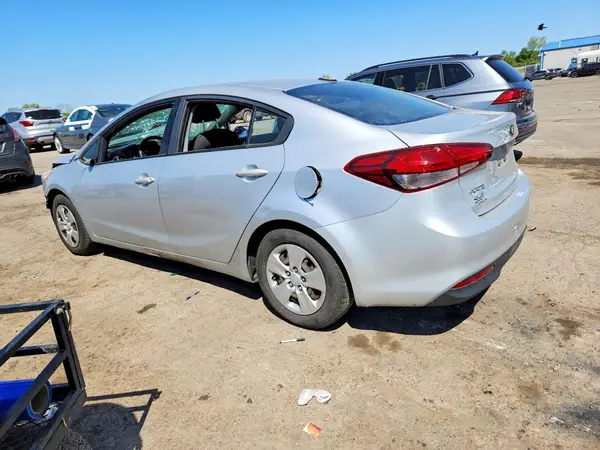 3KPFK4A74JE214411 2018 KIA FORTE - Image 2