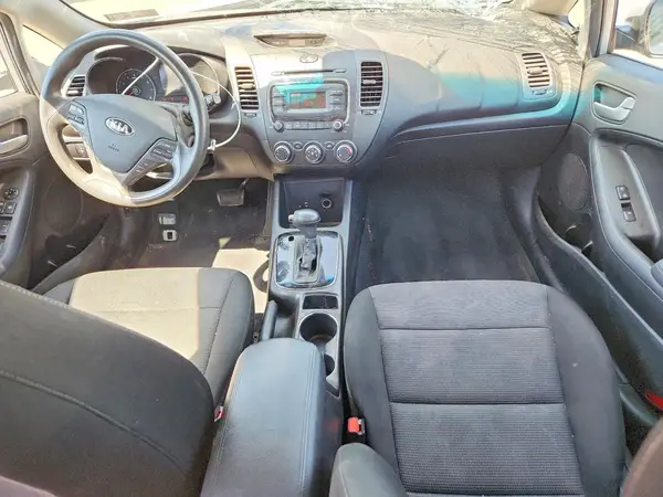 3KPFK4A74JE214411 2018 KIA FORTE - Image 8