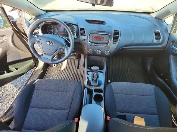 3KPFK4A74JE214957 2018 KIA FORTE - Image 8