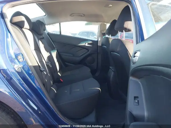 3KPFK4A74JE216286 2018 KIA FORTE - Image 8