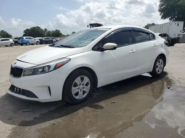 3KPFK4A74JE217695 2018 KIA FORTE - Image 1