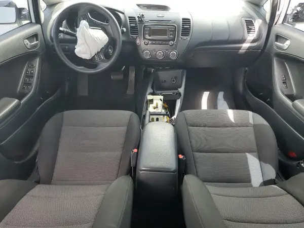 3KPFK4A74JE217695 2018 KIA FORTE - Image 8