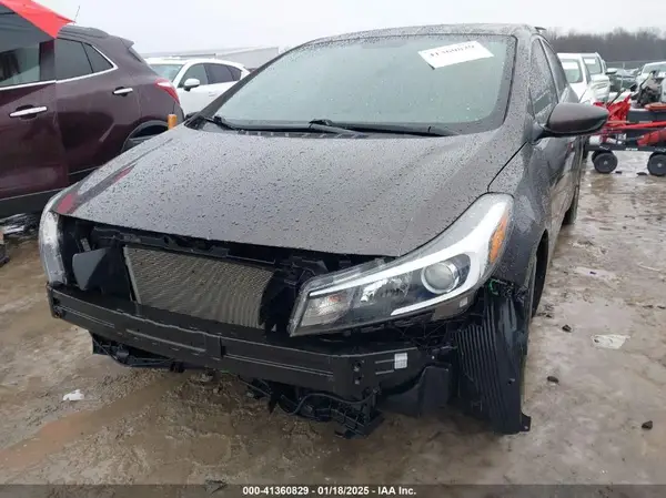 3KPFK4A74JE218667 2018 KIA FORTE - Image 2
