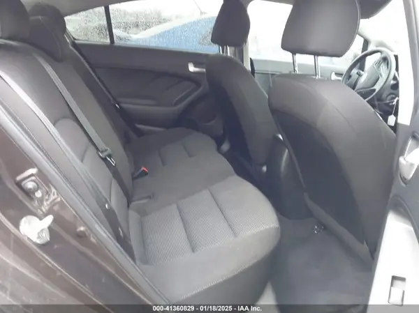 3KPFK4A74JE218667 2018 KIA FORTE - Image 8
