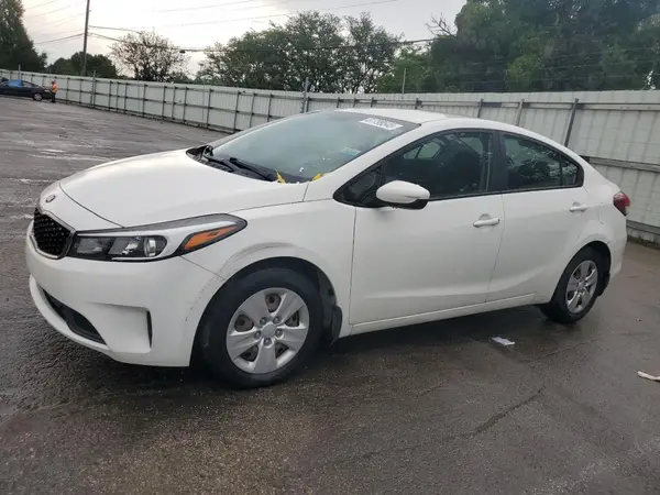 3KPFK4A74JE218944 2018 KIA FORTE - Image 1