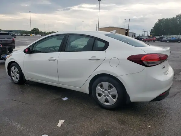 3KPFK4A74JE218944 2018 KIA FORTE - Image 2