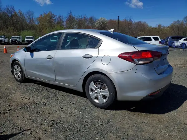 3KPFK4A74JE219463 2018 KIA FORTE - Image 2