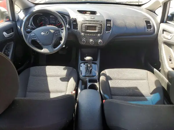 3KPFK4A74JE219463 2018 KIA FORTE - Image 8