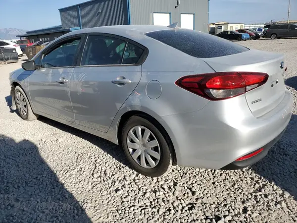 3KPFK4A74JE219883 2018 KIA FORTE - Image 2