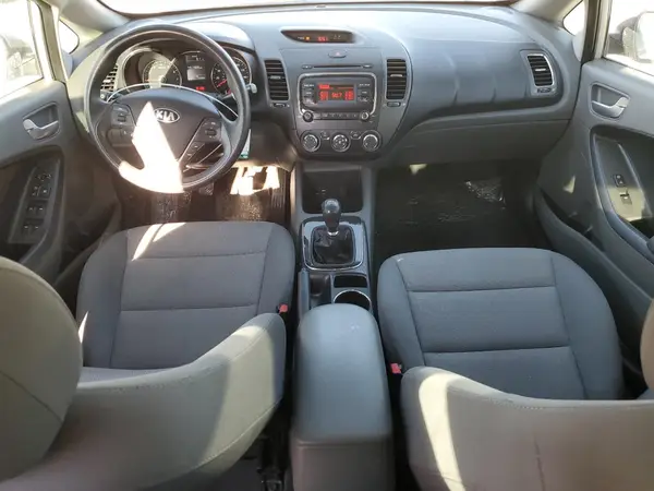 3KPFK4A74JE219883 2018 KIA FORTE - Image 8