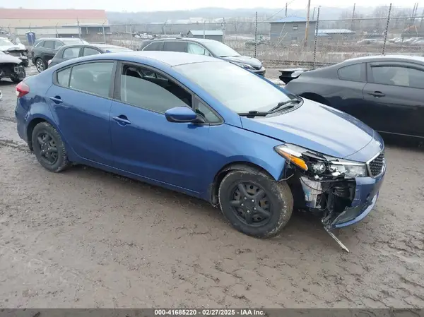 3KPFK4A74JE220211 2018 KIA FORTE - Image 1