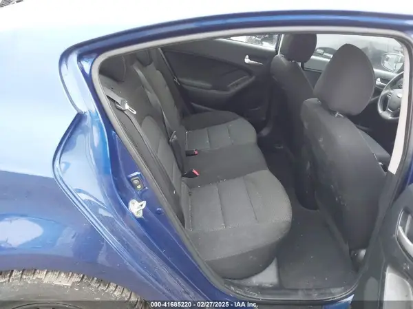 3KPFK4A74JE220211 2018 KIA FORTE - Image 8