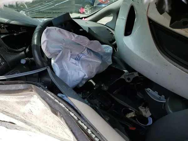 3KPFK4A74JE222296 2018 KIA FORTE - Image 8