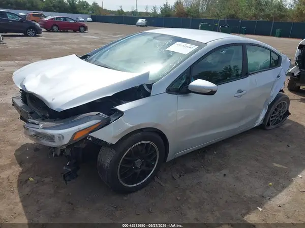 3KPFK4A74JE226106 2018 KIA FORTE - Image 2