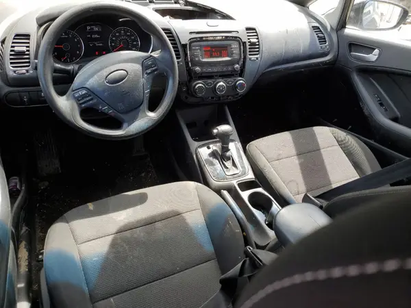 3KPFK4A74JE227675 2018 KIA FORTE - Image 8