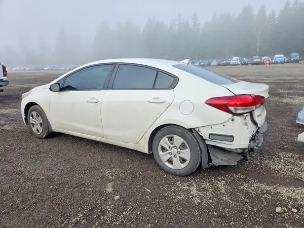 3KPFK4A74JE227739 2018 KIA FORTE - Image 2
