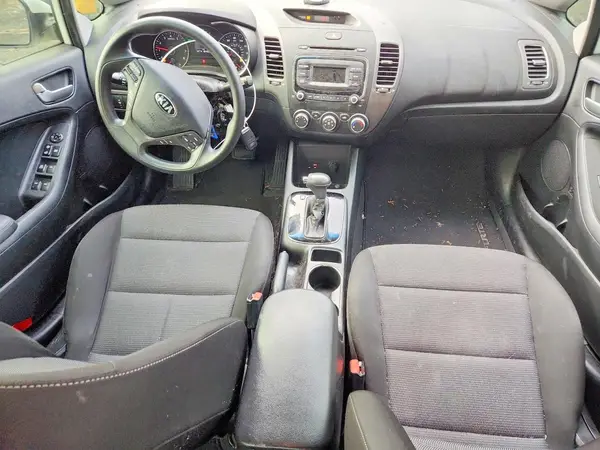 3KPFK4A74JE227739 2018 KIA FORTE - Image 8