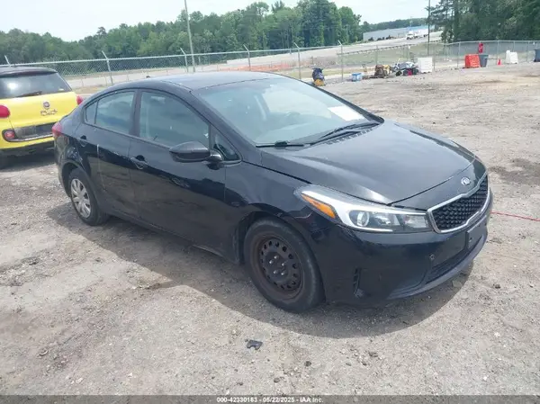 3KPFK4A74JE227773 2018 KIA FORTE - Image 1