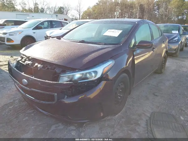 3KPFK4A74JE228180 2018 KIA FORTE - Image 2