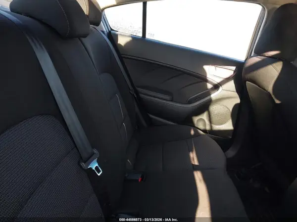 3KPFK4A74JE228180 2018 KIA FORTE - Image 8