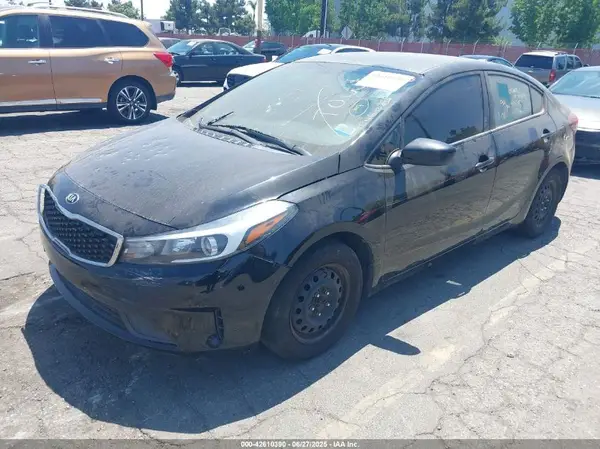 3KPFK4A74JE230558 2018 KIA FORTE - Image 2