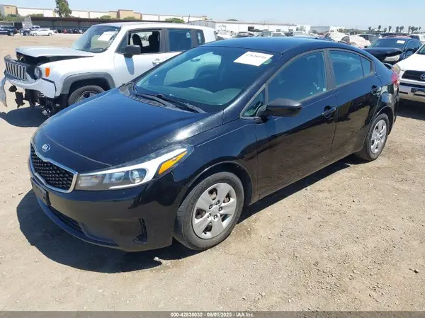 3KPFK4A74JE234741 2018 KIA FORTE - Image 2