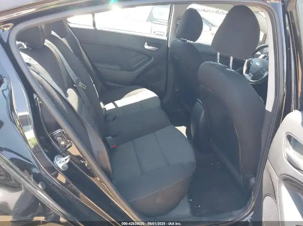3KPFK4A74JE234741 2018 KIA FORTE - Image 8