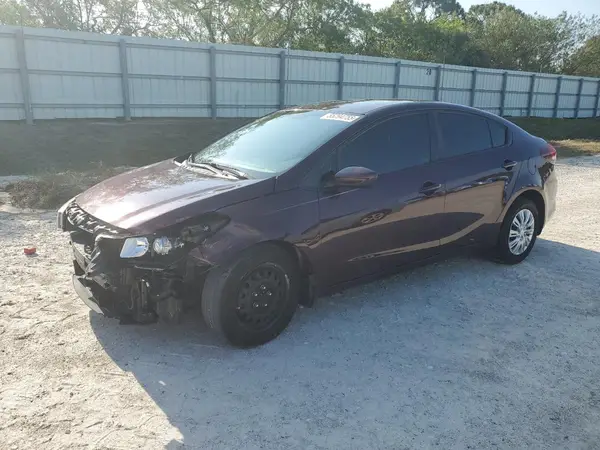 3KPFK4A74JE236358 2018 KIA FORTE - Image 1